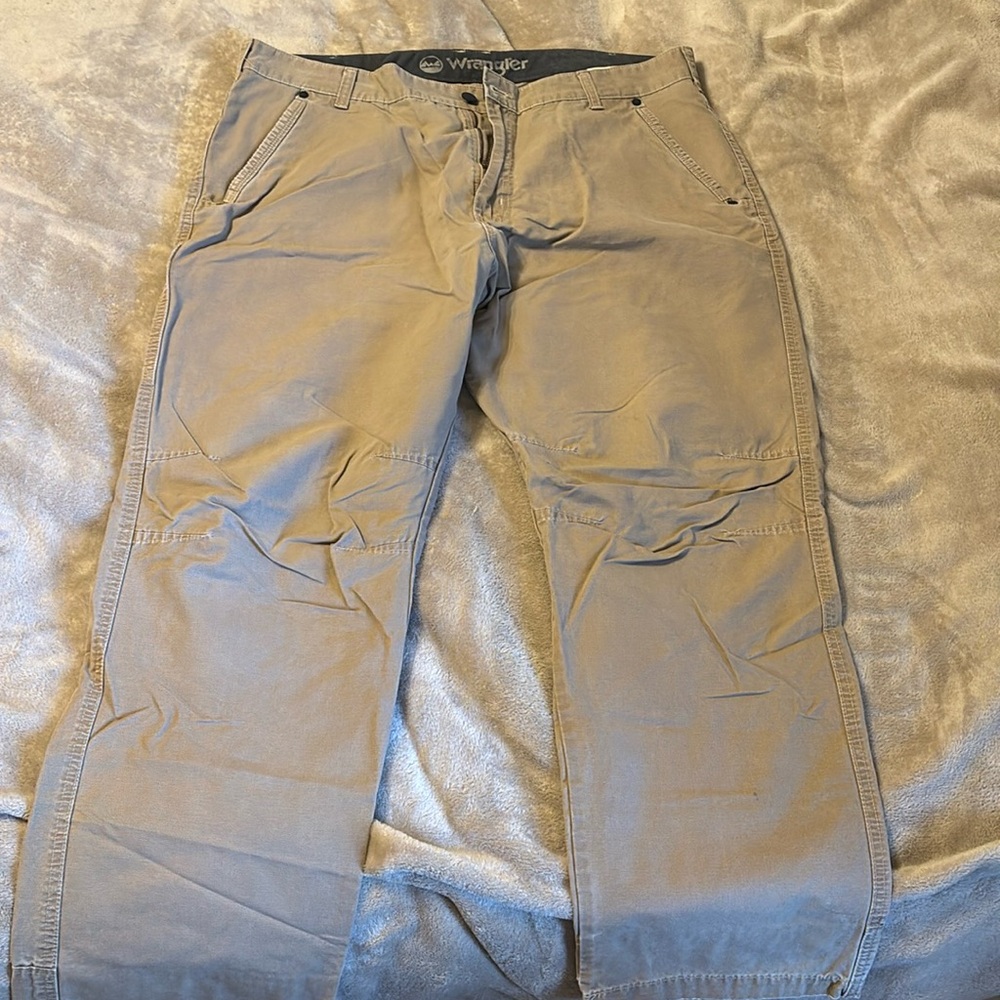 Men’s Wrangler Khaki cargo pants 38W